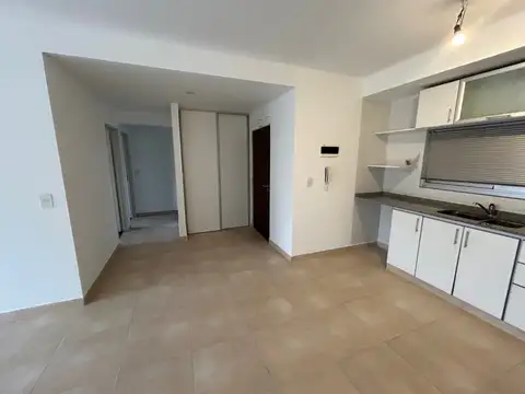 DPTO 3 AMB. CON COCHERA.