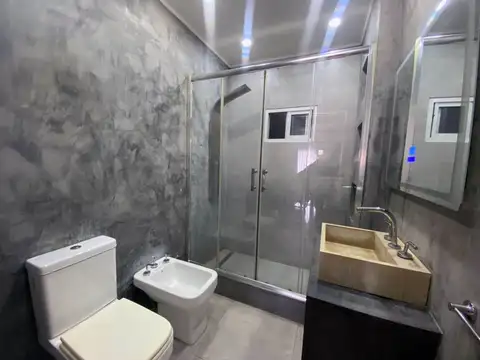 Casa 6 ambientes con 4 baños