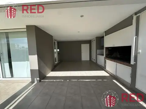 Casa en Alquiler con 2 cocheras