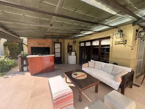 Casa en Alquiler Temporal con 2 cocheras