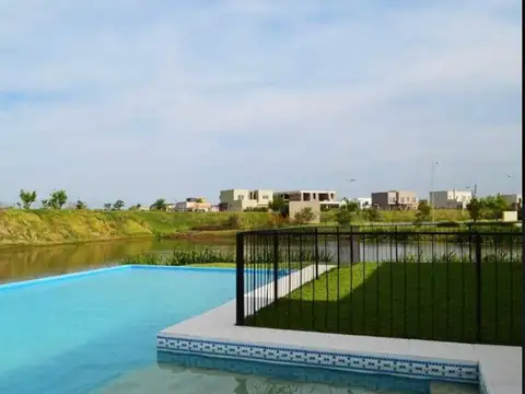 Casa en Venta en El Canton, USD 248.000