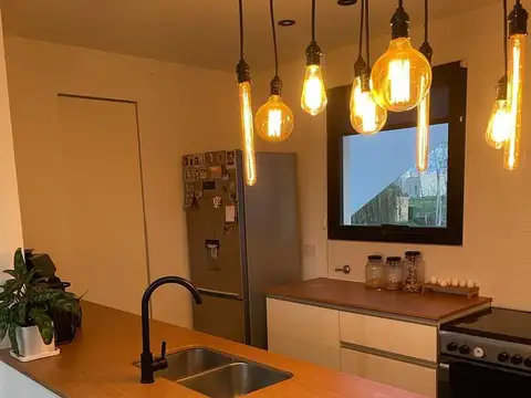 Casa 4 ambientes con 2 baños