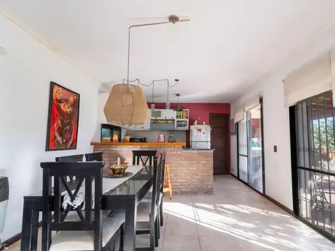 Casa 5 ambientes con 2 baños