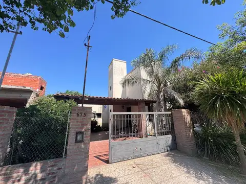 En venta Casa de 3 dormitorios con pileta, Roldan.