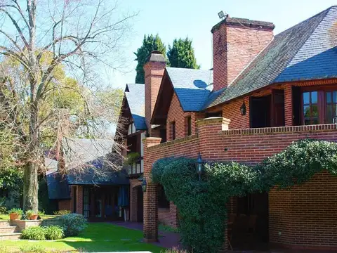 Casa 12 ambientes con 6 baños