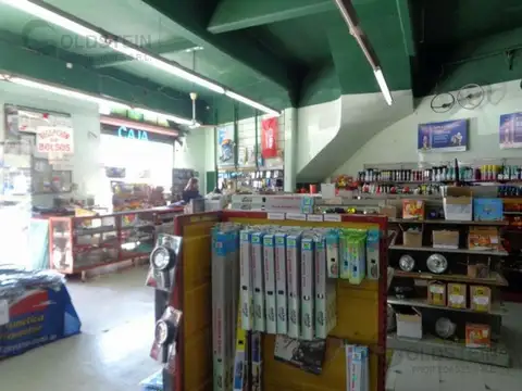 Local | AV. WARNES al 1300