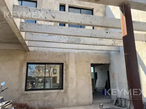 Casa en Venta con 3 cocheras