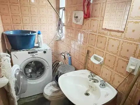 AMPLIA CASA EN PLANTA ALTA DE 3 DORMITORIOS. GARAGE Y PATIO EN PLANTA BAJA.