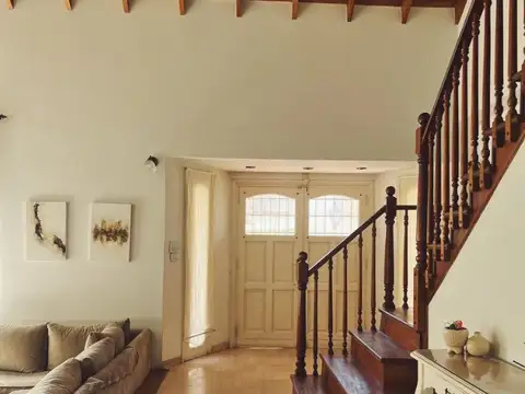 Casa en Venta con 2 cocheras