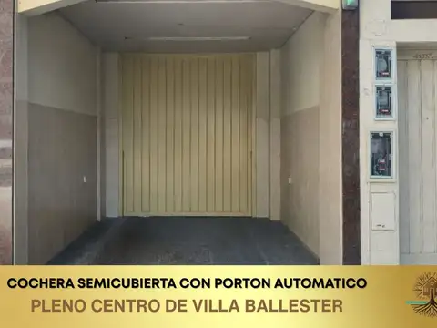 cochera semicubierta en centro Villa Ballester.
