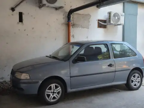 cochera semicubierta, zona centro Villa Ballester.