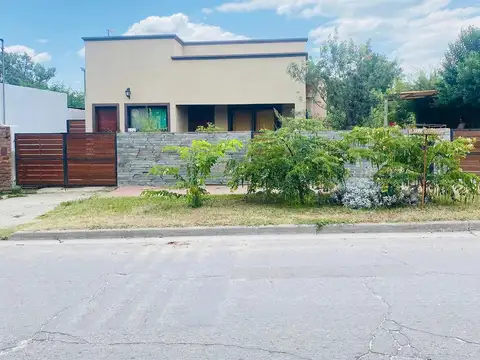  Oportunidad  Venta de Casa y 2 Dptos. en Merlo, San Luis.