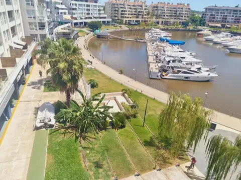 Dpto de 2 ambientes en condominios con amarra.-