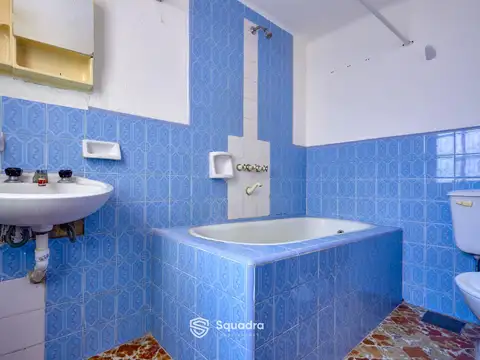 VENTA | PERMUTA - Casa de pasillo 2 dormitorios. Local al frente - Echesortu, Rosario. APTO CRÉDITO.