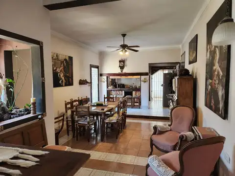 Casa en Venta con 2 cocheras