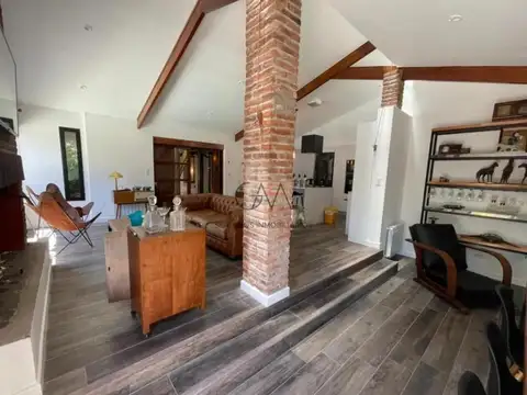 Casa 5 ambientes con 4 baños