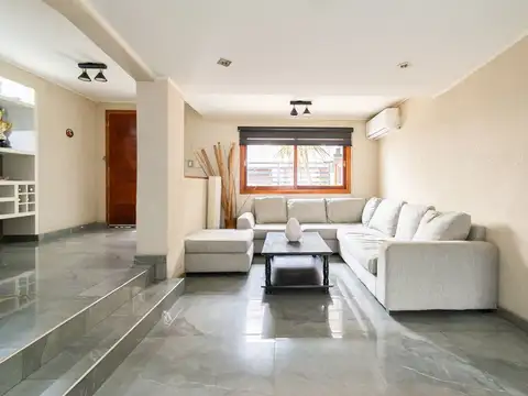 Casa en Venta en Villa Sarmiento, USD 185.000