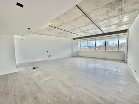 Oficina en Alquiler con 1 cochera