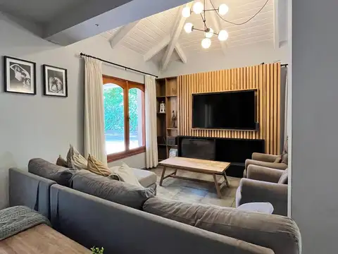 Casa en Venta con 2 cocheras