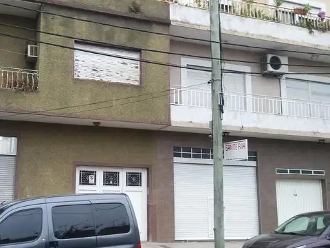 Edificio Comercial / Vivienda de 700 m² s/ lote de 750 m en Zona Centro - S.Justo (Ctro)
