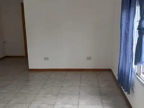 Esquiro 1100, Piso 1