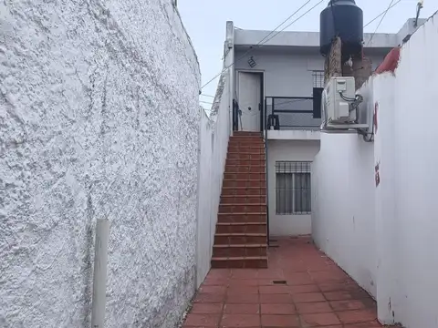 Esquiro 1100, Piso 1