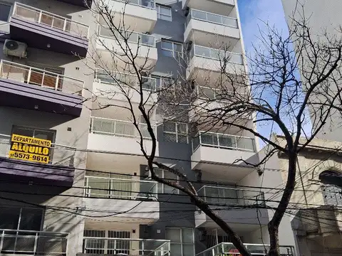 VARELA 39. Depto 1 1/2 amb. 50m2 divisible con patio.