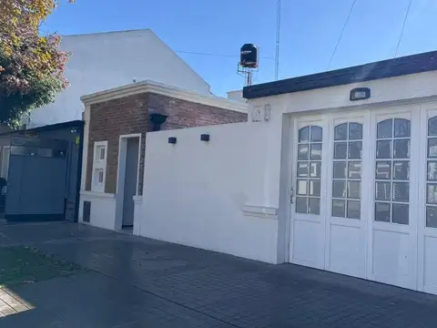 VENTA CASA 3 DORMITORIOS/ PILETA / GAS NATURAL