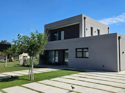 Casa en Alquiler de 3 dormitorios