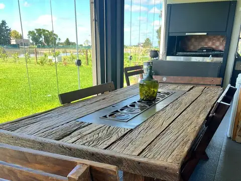 Casa en Alquiler con 2 cocheras