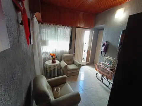 Ph al frente 3 ambientes mas unidad complementaria con prefabricada, ideal 2 familias!