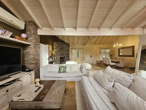 Casa 5 ambientes con 3 baños