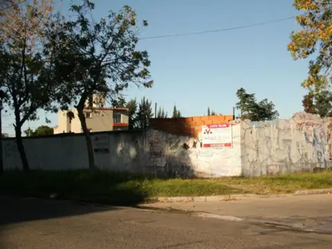 Excelente Lote Esquina 12x28 - Hurlingham (p Johnston)