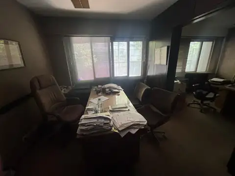 Oficina 5 ambientes con 1 baño