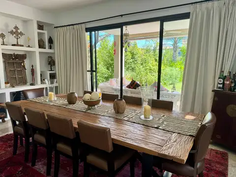 Casa 5 ambientes con 4 baños