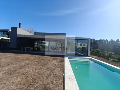 Casa en Venta con 4 cocheras