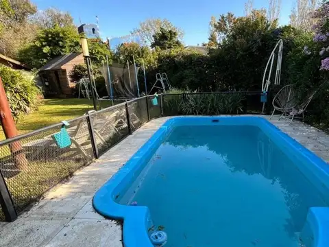 HERMOSA CASA EN ALQUILER - CON PILETA Y AMPLIO PARQUE