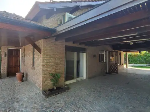 Casa 5 ambientes con 2 baños