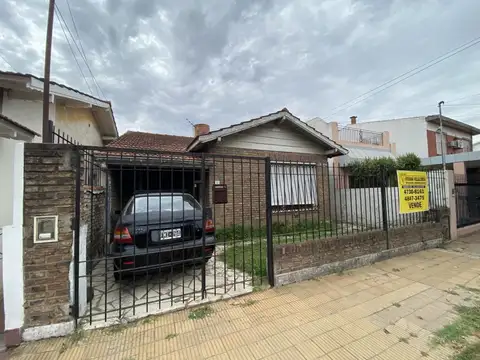 Chalet de 3 ambientes con cochera