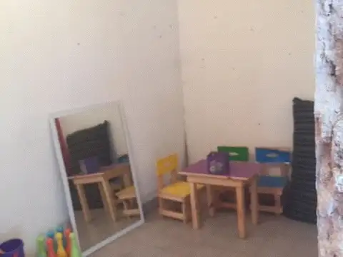 Casa Apta uso Profesional y departamento con 2 habitaciones cocina comedor y baño y galeria