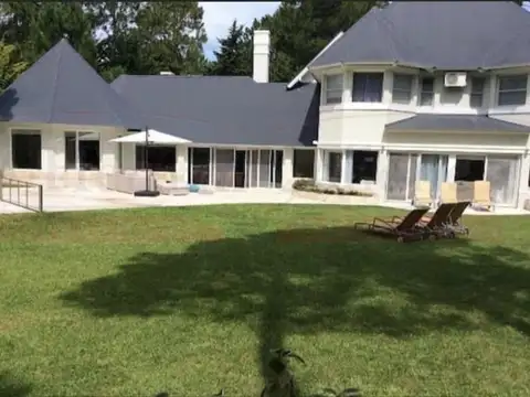 CASA DE CATEGORÍA EN PINAMAR CHICO