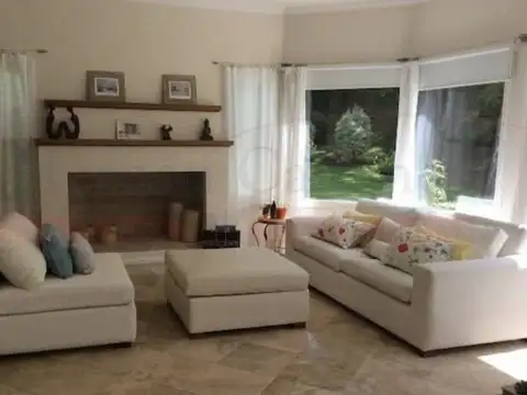 Casa en Venta con 3 cocheras