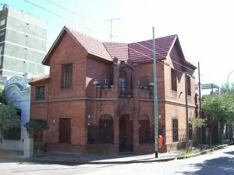 EXCELENTE RESIDENCIA A VALOR LOTE CON RENTA HASTA MAYO 2026.