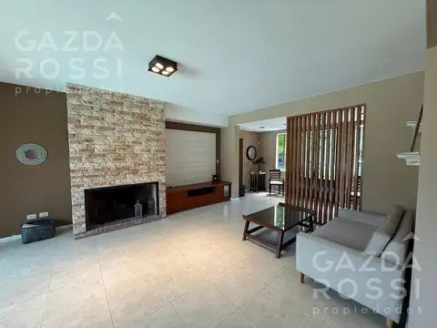 Casa en Venta con 3 cocheras