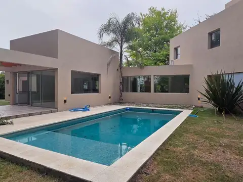 Venta Casa - en Pilar, Barrio Santa Silvina