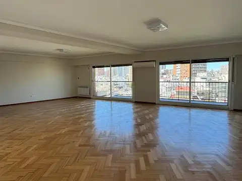 Departamento-Alquiler- 4 ambientes con dependencia-Cochera-Muy Amplio