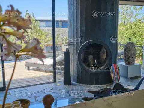 Casa 4 ambientes con 2 baños