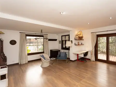 Francisco J. Muñiz 900