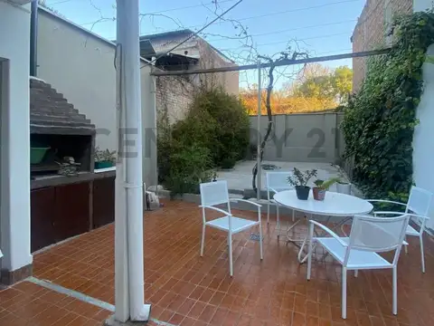 Casa 3 ambientes con 2 baños