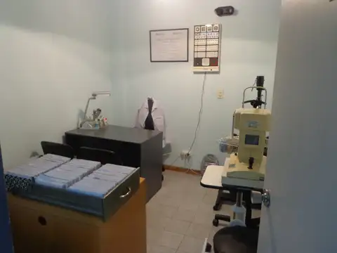 Excelente local ideal para consultorios médicos, a media cuadra de Av. Maipu